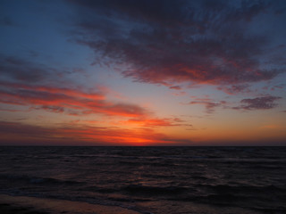 Obraz premium The moment before sunrise at sea