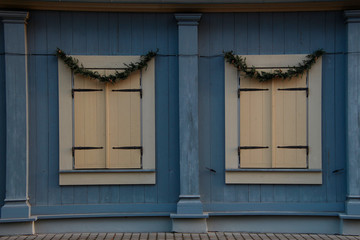 Obraz premium windows in a wooden country house, closed with wooden shutters