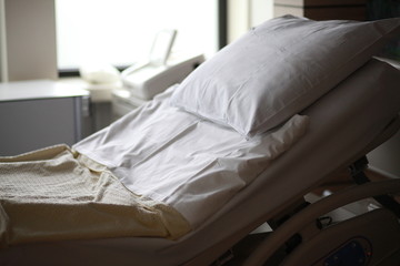 Fototapeta na wymiar Empty Bed In Hospital