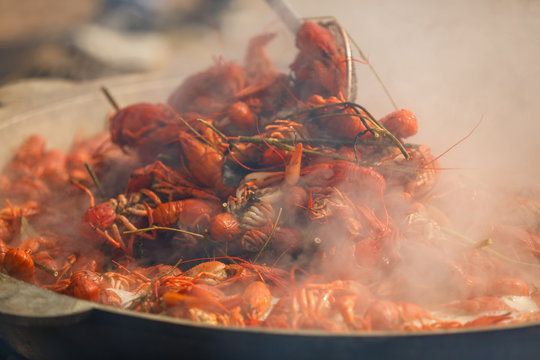 boiled crayfish with seasoning, Large pot