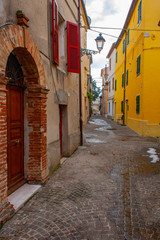 Fototapeta na wymiar Strada della piccola città di Sirolo, Monte Conero, Marche, Italia
