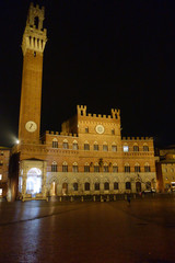 Fototapeta na wymiar Siena by night. Piazza del Campo and Tower del Mangia illuminated.