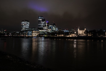 Fototapeta na wymiar Thames at night