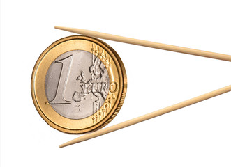Moneda de un euro con palillos chinos