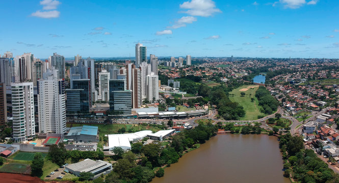 Vista a&eacute;rea de Londrina e o lago Igap&oacute;, Paran&aacute;, Brasil