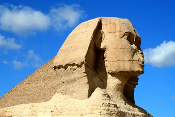 Fototapeta na wymiar Sphinx head against a very beautiful sky. Egyptian Sphinx in Egypt close-up, Giza, Egypt
