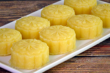 Mung bean cake (lvdougao) is a traditional and popular Chinese dessert in summer. In traditional Chinese medicine, mung beans have a cold property, help to protect body from hot temperature in summer