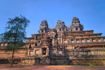 Fototapeta premium Ta Keo temple-mountain, a khmer temple built in the 10th century located in the Angkor complex near Siem Reap, Cambodia. Southern entrance gate.
