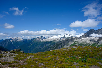 Fototapeta na wymiar North Cascades Mountains Stretch Out Across Wilderness
