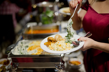 scooping the food, catering, dinner time