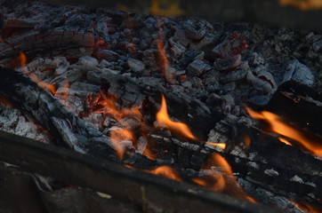 Fuego en brasas