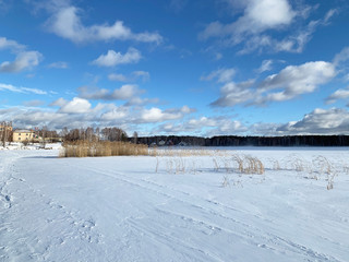 Fototapeta na wymiar Russia, Chelyabinsk region. Nature monument - lake Uvildy in January in frosty weather
