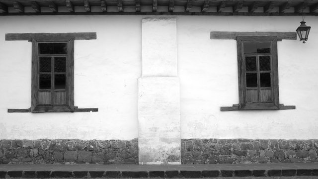 Ventanales de casona antigua.