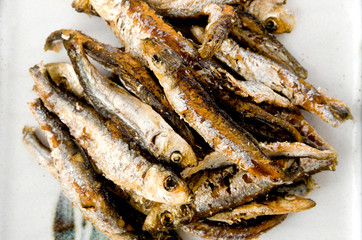 小魚の唐揚げ