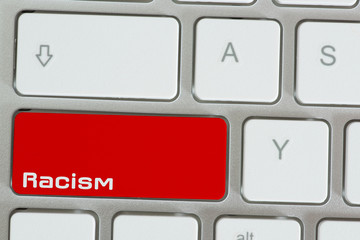 Ein Computer und Rassimus im Internet