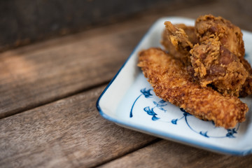  fried chicken in a wooden table.