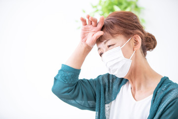 体調不良の中高年の女性