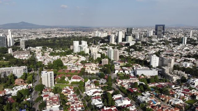 Flying over the city. (Guadalajara, Jalisco, M&eacute;xico)