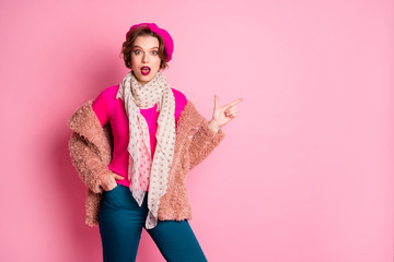Portrait astonished girl point finger promotion adverts scream wow recommend choice decision advice...