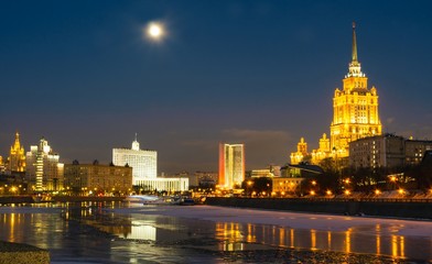 Obraz premium Night at Krasnopresnenskaya embankment