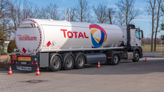 Deutschland , Boblitz , 13.02.2020 , Ein Tankwagen von Total