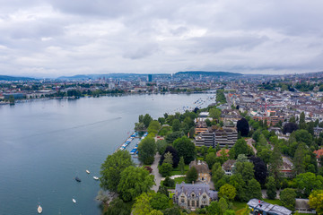 Luftaufnahme von Zürich mit Zürichsee