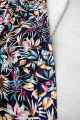 Detalles de vestido floral estampado