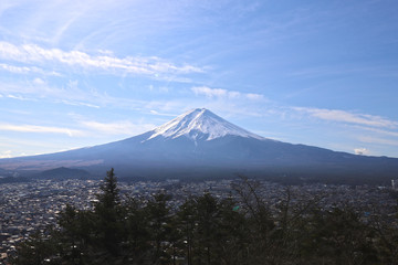 【世界遺産】雪化粧の富士山