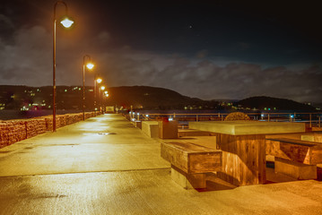 Widok na Oslofjord w mieście Drøbak w Norwegii w czasie nocy © Dreamnordno