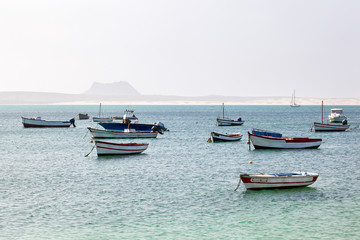 Fototapeta na wymiar Boats moored in the harbor of Sal Rei on Boa Vista in Cape Verde