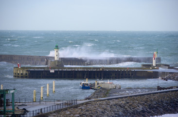 Fototapeta premium Port de Dielette, fortes vagues
