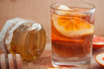 tea with honey for the treatment of colds.