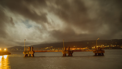 Widok na Oslofjord w mieście Drøbak w Norwegii w czasie nocy © Dreamnordno