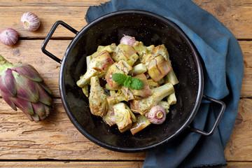 carciofi gastronomia con carciofi pronti da mangiare