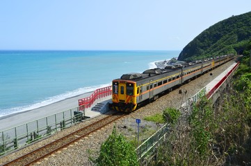 A Ziqiang train enters Duoliang railway station.