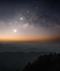 Obraz na płótnie Canvas The stars and the milky way in the night sky are very beautiful.