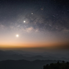 Fototapeta premium The stars and the milky way in the night sky are very beautiful.