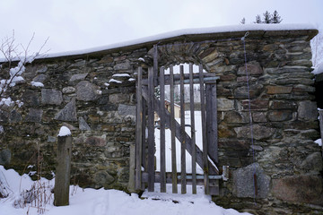Teil der alten Klostermauer in Grünhain im Erzgebirge