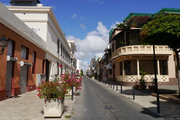 Fototapeta na wymiar Gasse in der Zona Colonial in Santo Domingo
