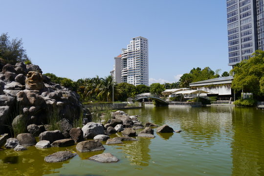 Teich und Hochh&auml;user Parque Mirador Sur Santo Domingo