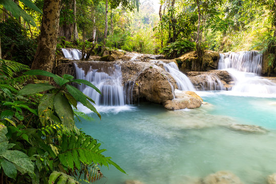 cascade et chute d'eau en asie paysage relaxant pour vacances dépaysantes