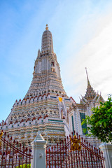 Fototapeta premium Wat Arun Ratchawararam in the morning sky is a beautiful ancient temple built in the Ayutthaya it is where both domestic and international tourists are popular in Bangkok Thailand
