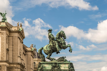 Fototapeta na wymiar Statue in Wien