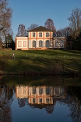 Obraz premium Das Prinz-Emil-Schlößchen im Prinz-Emil-Garten in Darmstadt in Hessen, Deutschland 