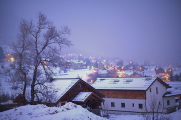 villaggio al tramonto in una sera d’inverno