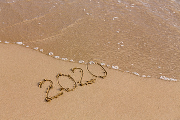 2020 numbers on wet seawater with incident wave