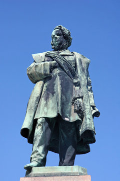 Daniele Manin Statue In Venice