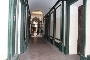 Traboule lyonnaise - passage entre 2 rues - du 11 place croix Paquet dans le 1 er arrondissement - Ville de Lyon - Département du Rhône - France