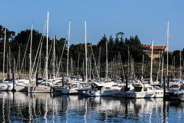 Fototapeta na wymiar yachts anchored in the marina