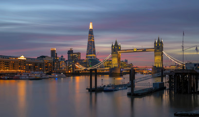 Naklejka premium Tower bridge in London at dusk